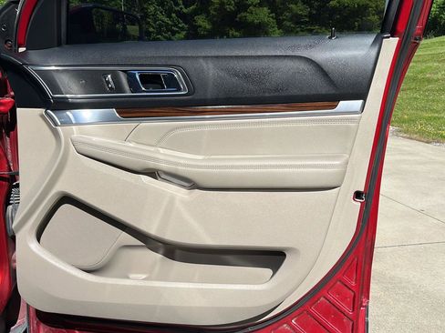 Used 2018 Ford Explorer Limited FWD image 33