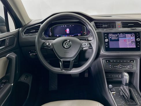 Used 2020 Volkswagen Tiguan SEL AWD/4WD image 15