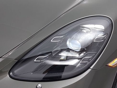 Certified 2024 Porsche 718 Cayman RWD image 28