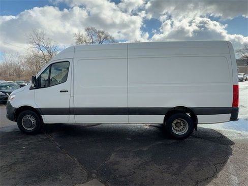 Used 2019 Mercedes-Benz Sprinter 170 image 2