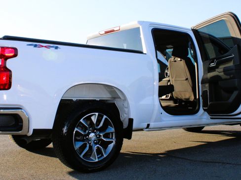 Used 2024 Chevrolet Silverado 1500 LT AWD/4WD image 17