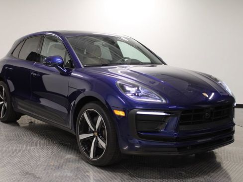 Certified 2026 Porsche Macan AWD/4WD image 11