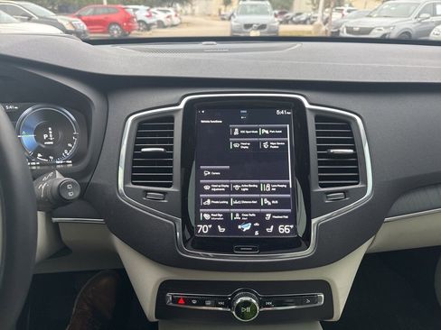 Used 2020 Volvo XC90 T8 Momentum w/ Protection Package Premier image 28