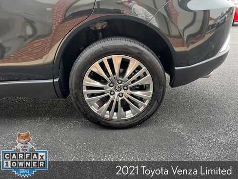 Used 2021 Toyota Venza Limited image 9