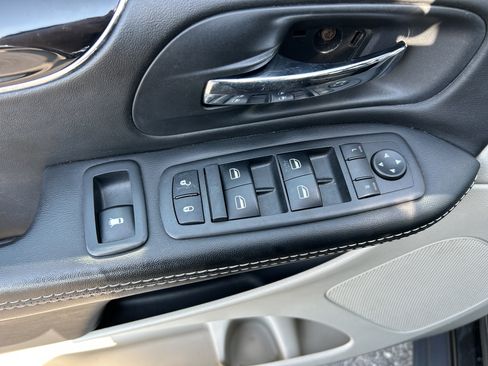 Used 2019 Dodge Grand Caravan SXT FWD image 10