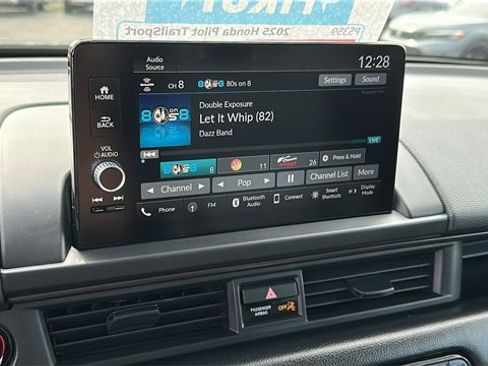 Used 2025 Honda Pilot TrailSport image 17