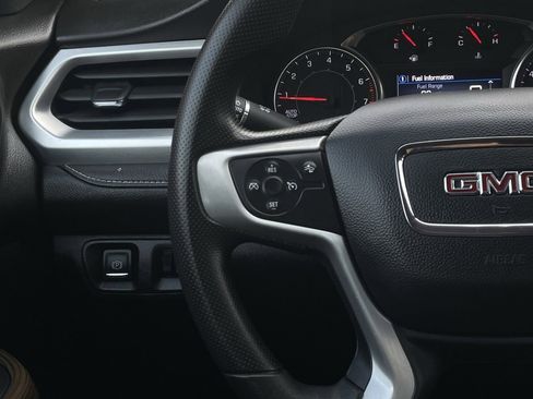 Used 2023 GMC Acadia SLE image 13