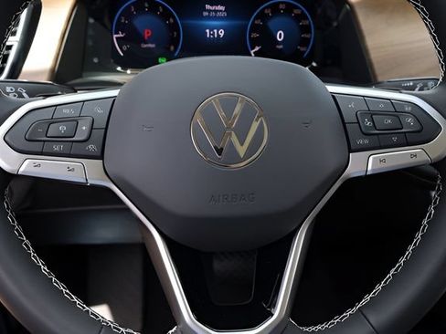 Certified 2026 Volkswagen Atlas SE FWD image 19