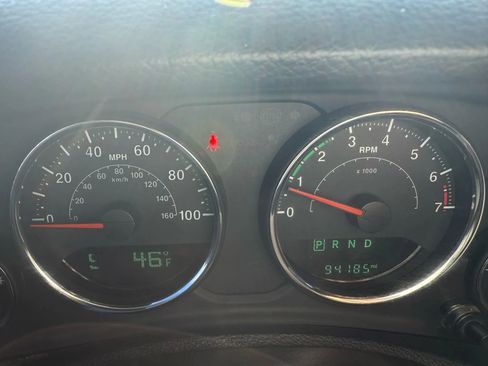 Used 2018 Jeep Wrangler Unlimited Sahara w/ Connectivity Group image 15