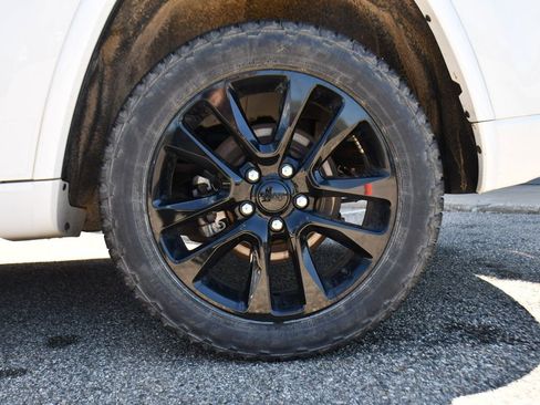 Used 2020 Jeep Grand Cherokee Altitude image 36