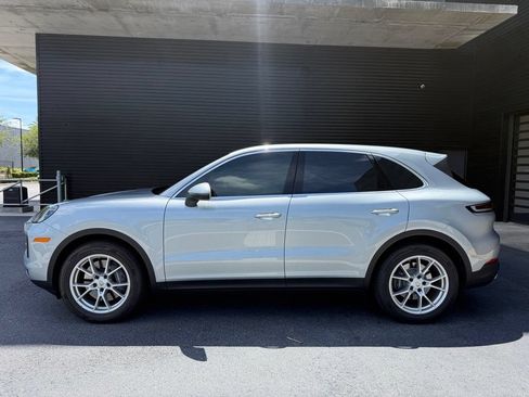 Certified 2024 Porsche Cayenne AWD/4WD image 2