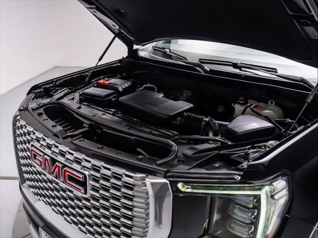 Used 2023 GMC Yukon XL Denali AWD/4WD image 11