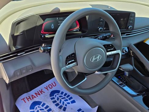 Certified 2025 Hyundai Elantra Hybrid FWD image 9