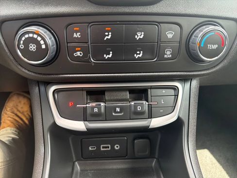 Used 2024 GMC Terrain SLE AWD/4WD image 14