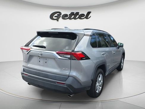 Used 2021 Toyota RAV4 XLE w/ Convenience Package FWD image 3