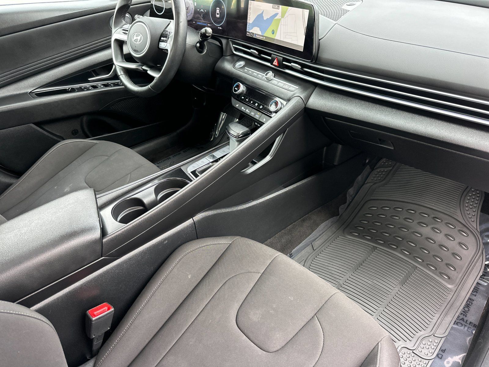 Used 2025 Hyundai Elantra SEL FWD image 14