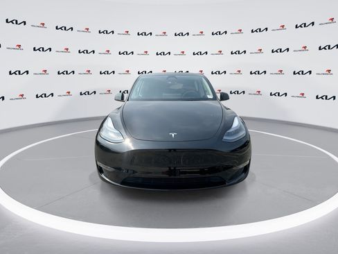 Used 2024 Tesla Model Y Long Range AWD/4WD image 3