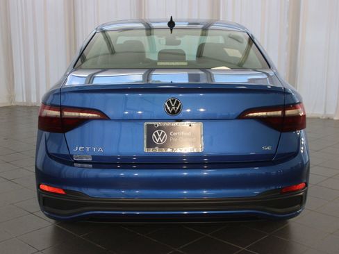 Used 2022 Volkswagen Jetta SE image 9