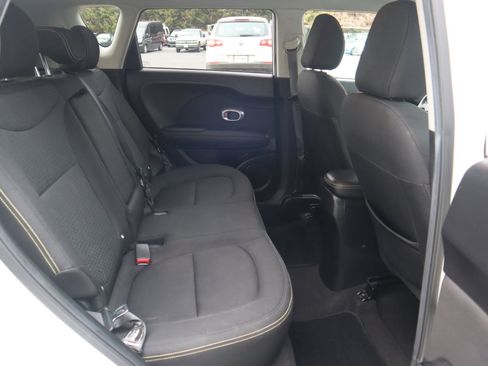 Used 2016 Kia Soul + image 38