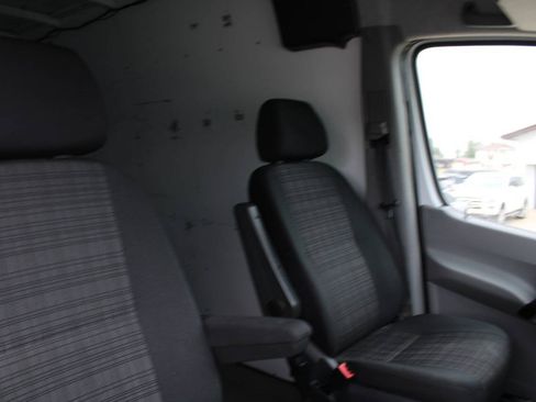 Used 2015 Mercedes-Benz Sprinter 2500 image 13