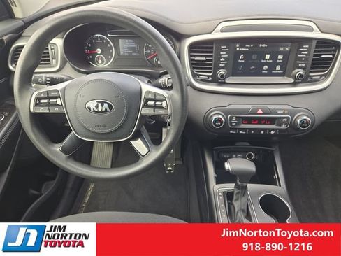 Used 2019 Kia Sorento AWD V6 image 26