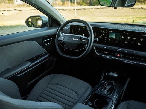 New 2025 Kia K4 EX image 13