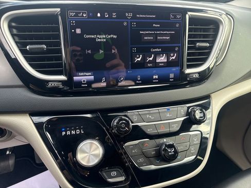 Used 2023 Chrysler Pacifica Touring-L FWD image 20