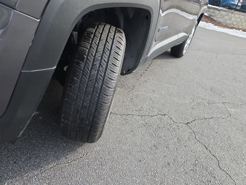 Used 2020 Jeep Renegade Latitude w/ Popular Equipment Group image 33