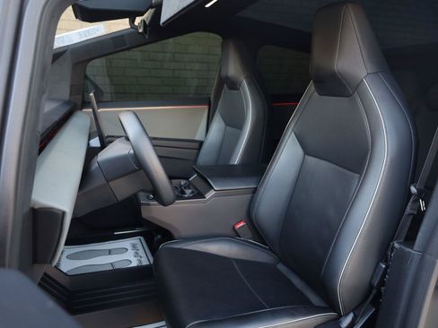Used 2025 Tesla Cybertruck AWD Crew Cab image 19