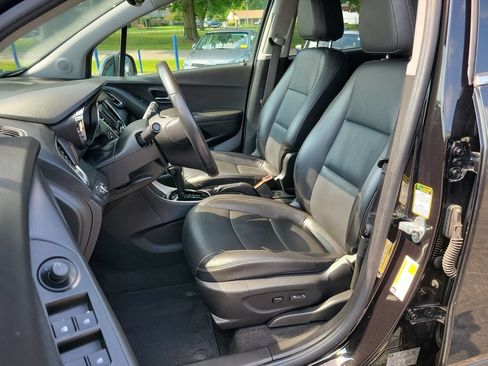 Used 2020 Chevrolet Trax Premier FWD image 19