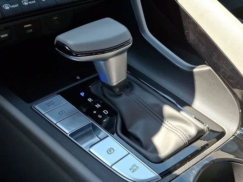 Used 2025 Hyundai Elantra SEL image 14