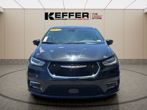 Certified 2023 Chrysler Pacifica Touring-L FWD image 9