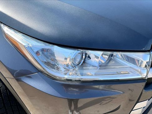 Used 2018 Toyota Highlander XLE AWD/4WD image 28