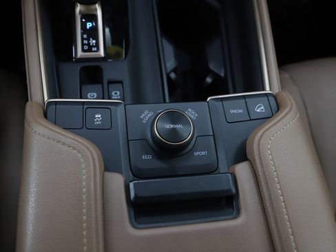 Used 2024 Toyota Grand Highlander AWD Hybrid image 27