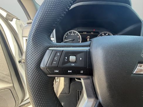 Used 2025 Mitsubishi Outlander SE FWD image 23