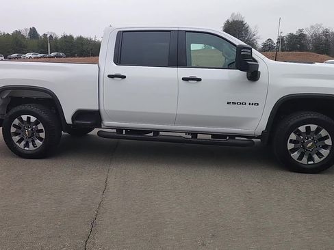 Used 2023 Chevrolet Silverado 2500 Custom w/ Custom Value Package image 8