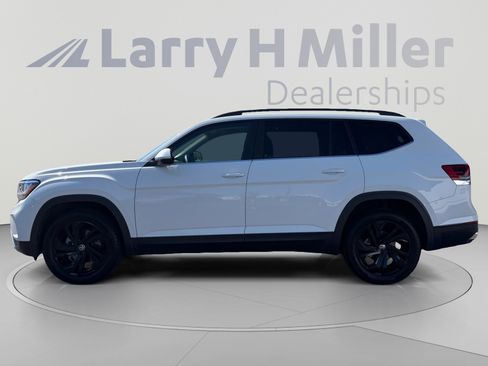 Used 2022 Volkswagen Atlas SE w/ Panoramic Sunroof Package FWD image 2