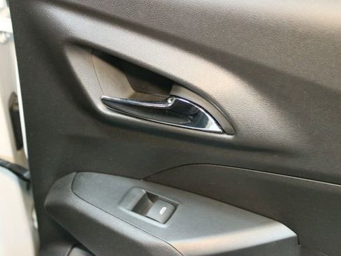 Used 2025 Chevrolet Trax ACTIV w/ Sunroof Package image 13