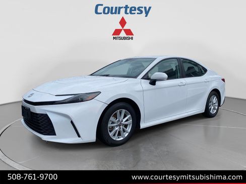 Used 2025 Toyota Camry LE FWD image 1