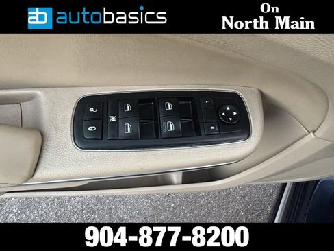 Used 2013 Chrysler 300 w/ Driver Convenience Group image 25