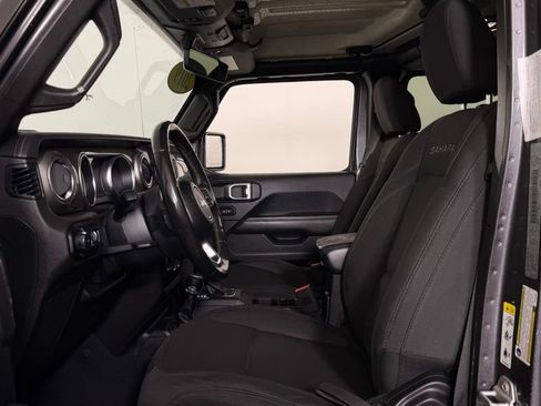 Used 2019 Jeep Wrangler Unlimited Sahara w/ Dual Top Group AWD/4WD image 14