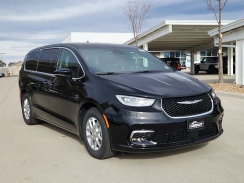 New 2026 Chrysler Pacifica Select image 1