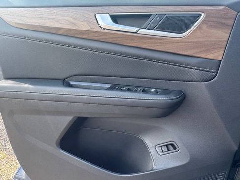 New 2026 Volkswagen Atlas SE FWD image 11