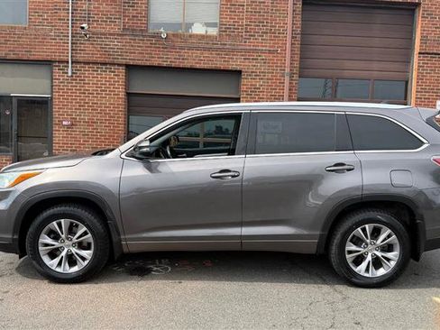Used 2015 Toyota Highlander XLE AWD/4WD image 6