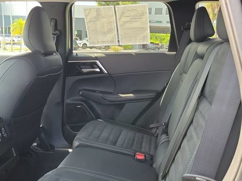 Used 2026 Mitsubishi Outlander SE FWD image 10