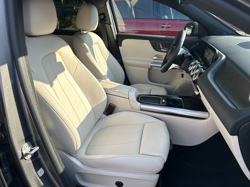Certified 2025 Mercedes-Benz GLA 250 image 53