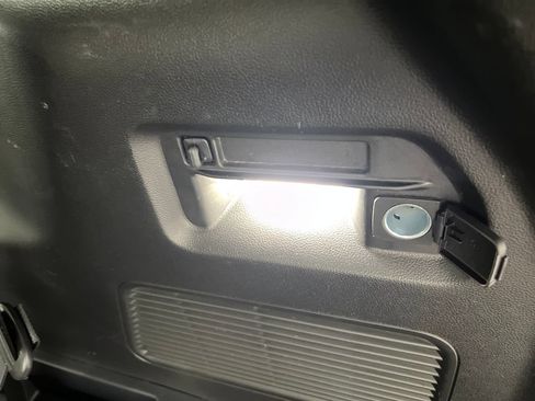 Used 2025 Ford Explorer Active AWD/4WD image 45