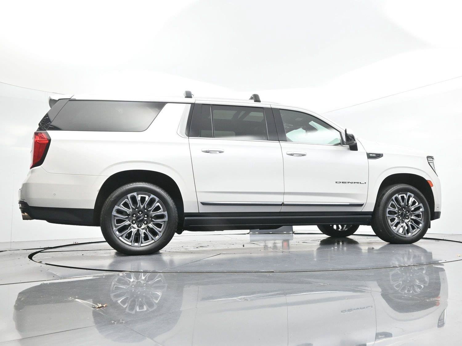 Used 2023 GMC Yukon XL Denali Ultimate AWD/4WD image 55
