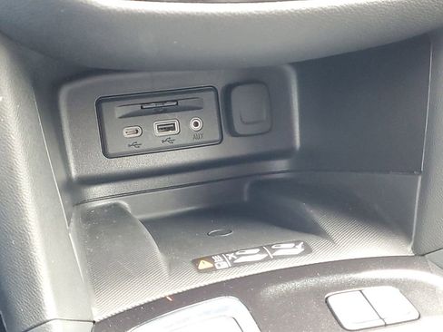 Used 2024 Chevrolet Equinox Premier AWD/4WD image 19