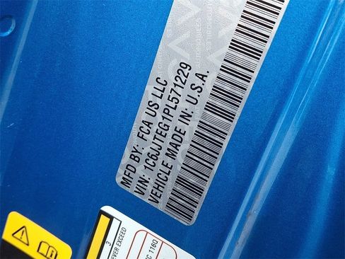 Used 2023 Jeep Gladiator Mojave w/ Cold Weather Group image 27